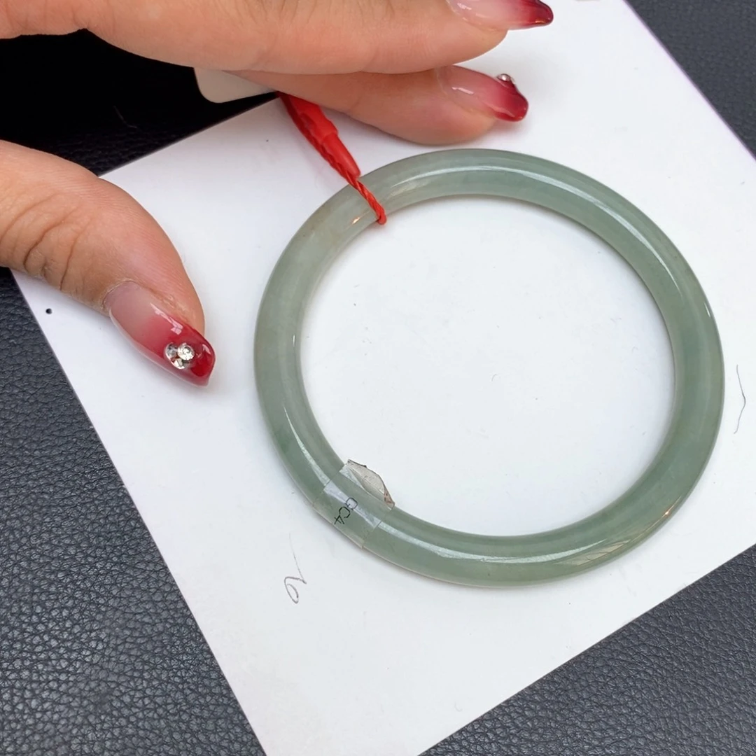 翡翠手镯未镶嵌56圈口