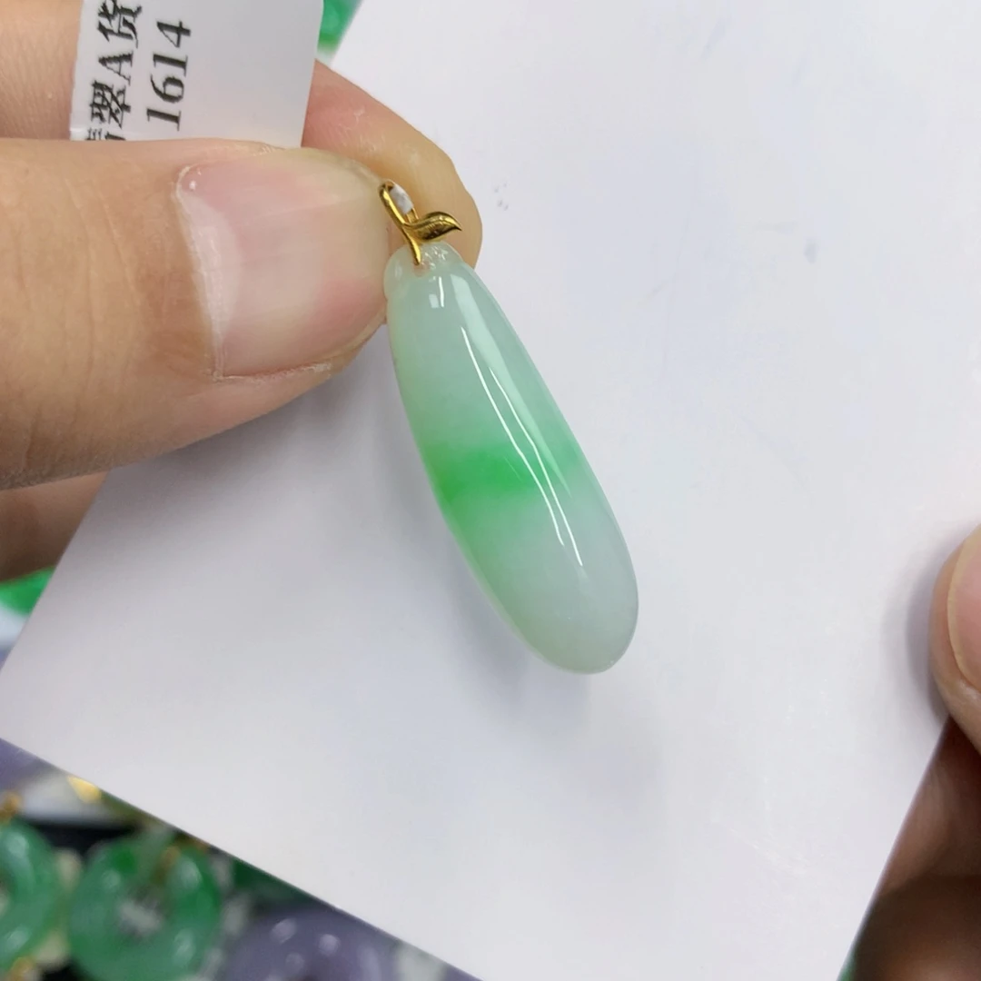 翡翠18K金镶嵌颈饰翡翠