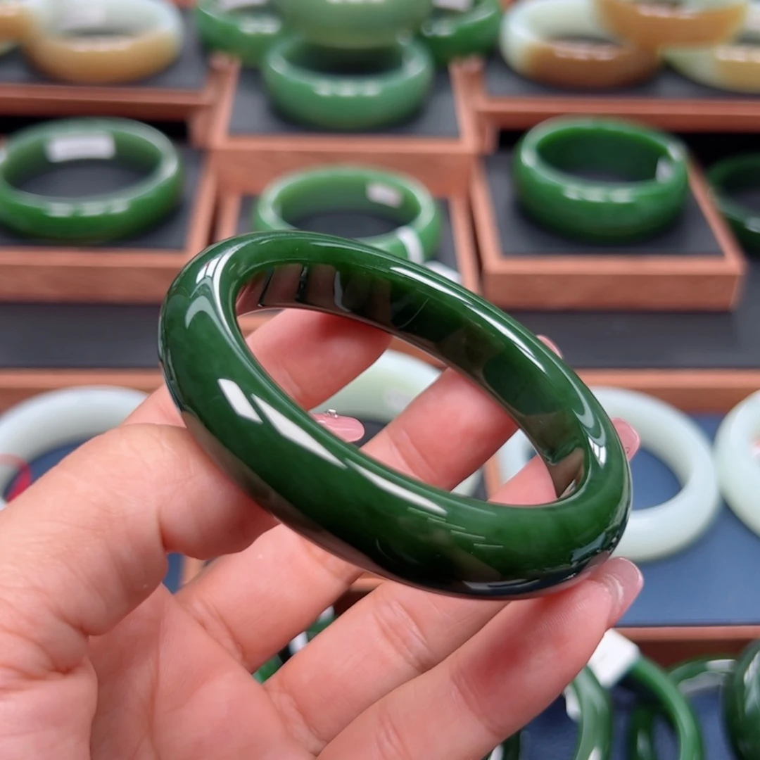 未镶嵌手镯和田玉（碧玉）