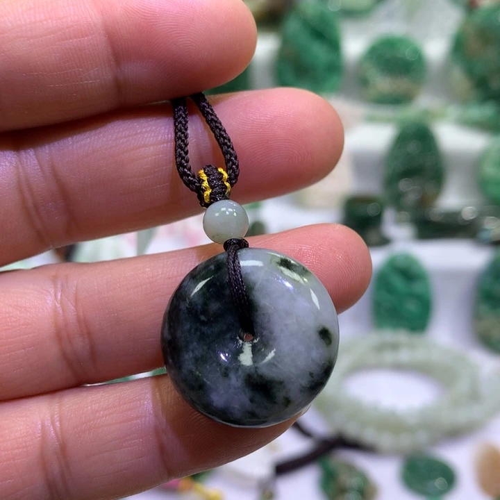 独山玉未镶嵌颈饰