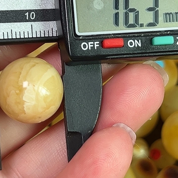 蜜蜡未镶嵌裸石微瑕751