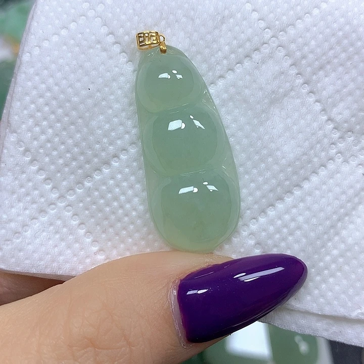 翡翠未镶嵌颈饰挂件