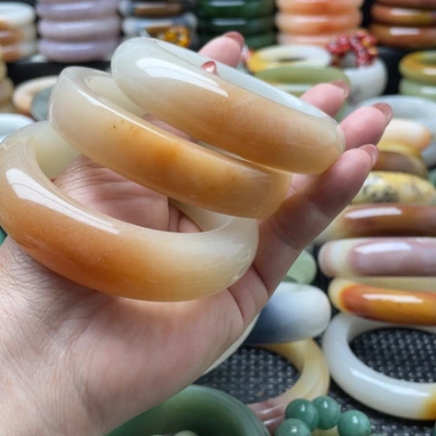 未镶嵌手镯石英岩玉
