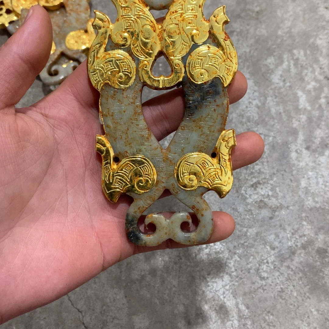 透闪石质玉未镶嵌挂件