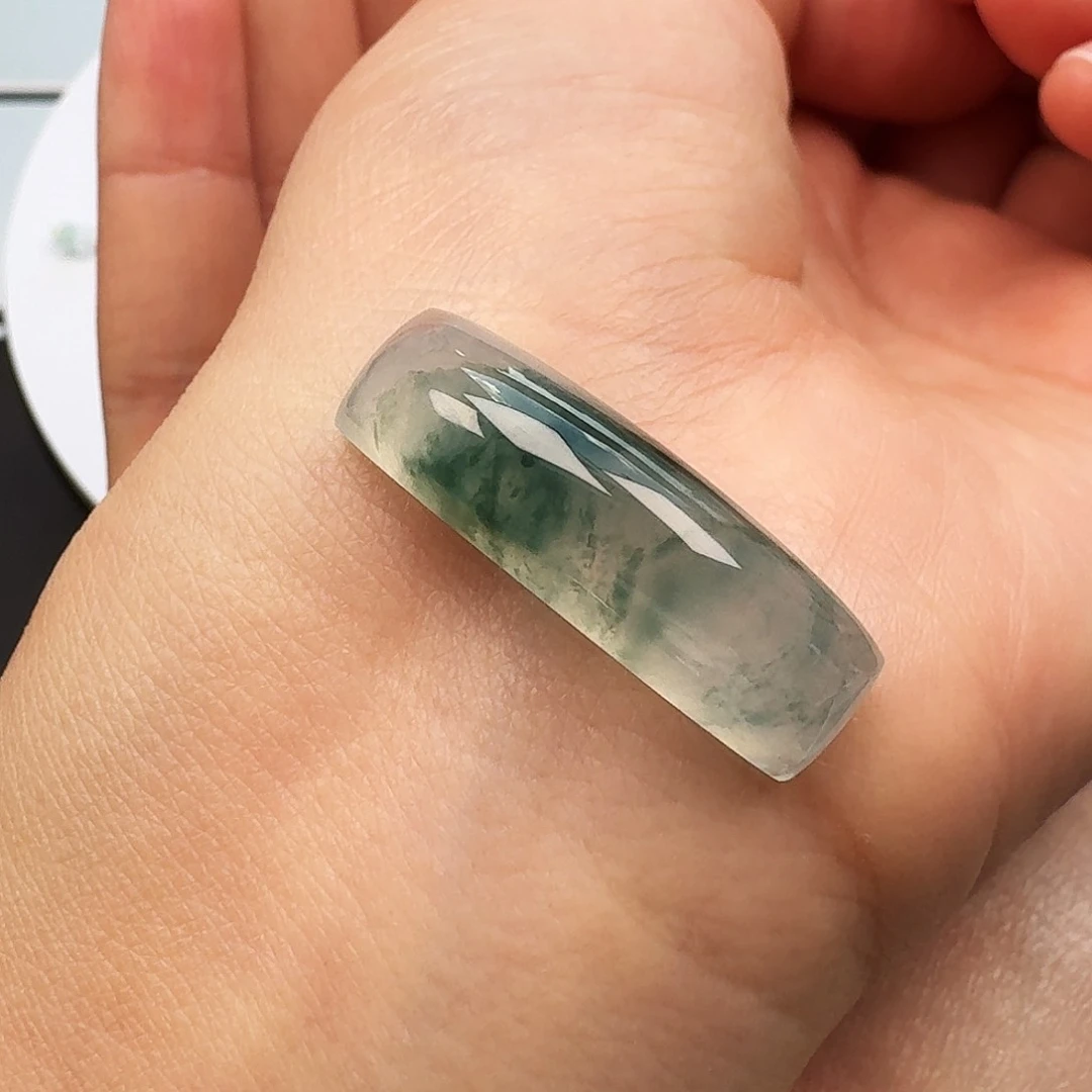 翡翠颈饰未镶嵌手牌