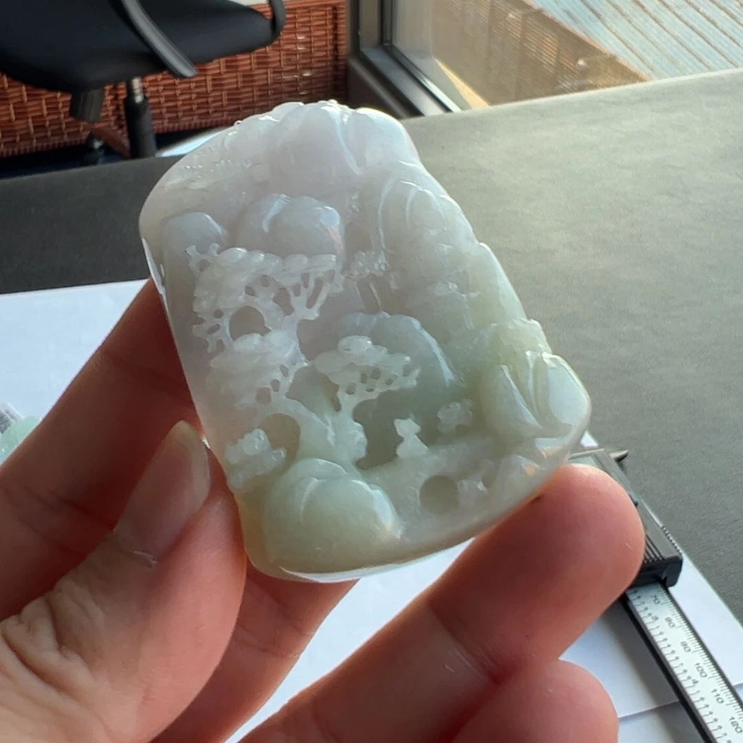 翡翠未镶嵌颈饰山水