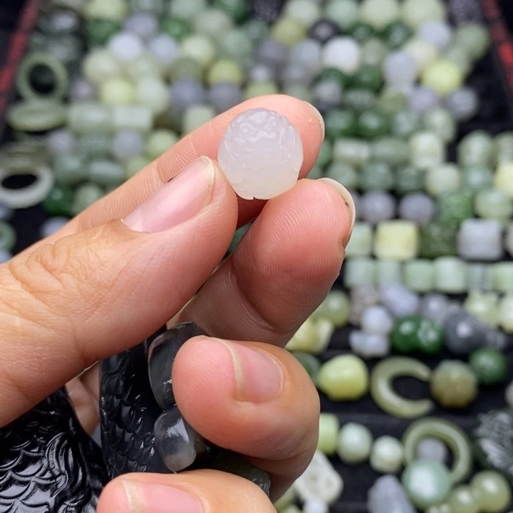 k***n和田玉未镶嵌颈饰