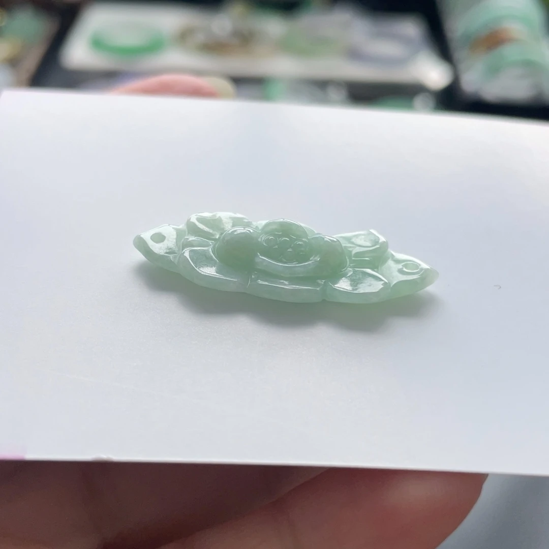 翡翠未镶嵌颈饰纹花朵吊坠