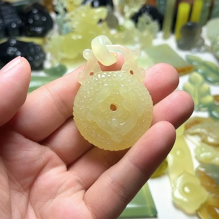 未镶嵌蛇纹石玉颈饰