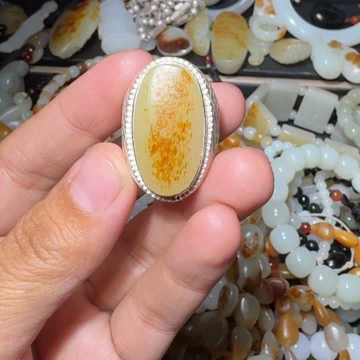 和田玉未镶嵌戒指