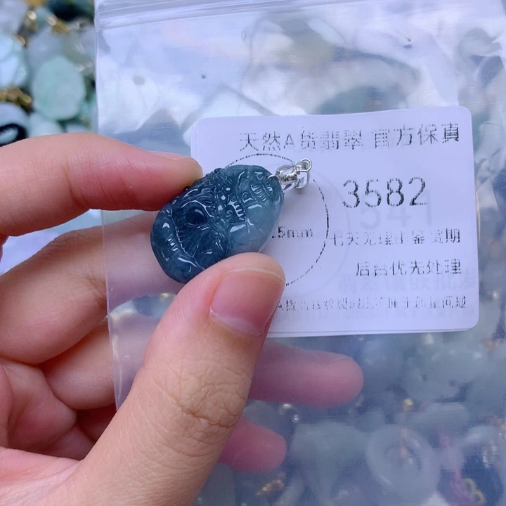 吊坠(不含链)未镶嵌翡翠