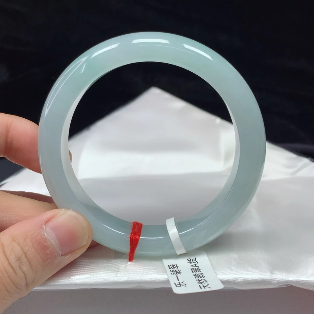 翡翠手镯（圆镯）未镶嵌56.6