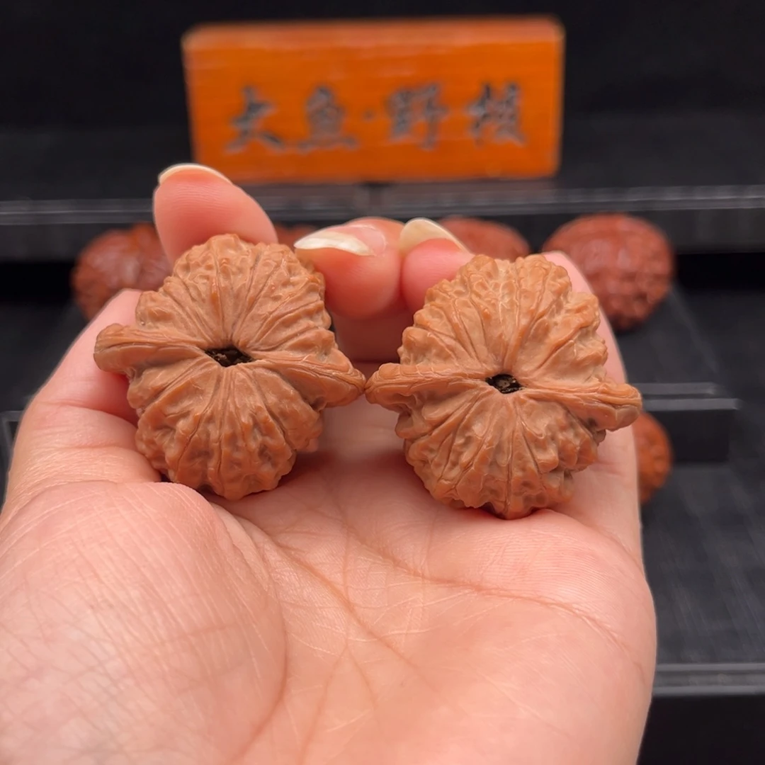 【闪购商品】文玩核桃吊坠十*?原树血麒麟