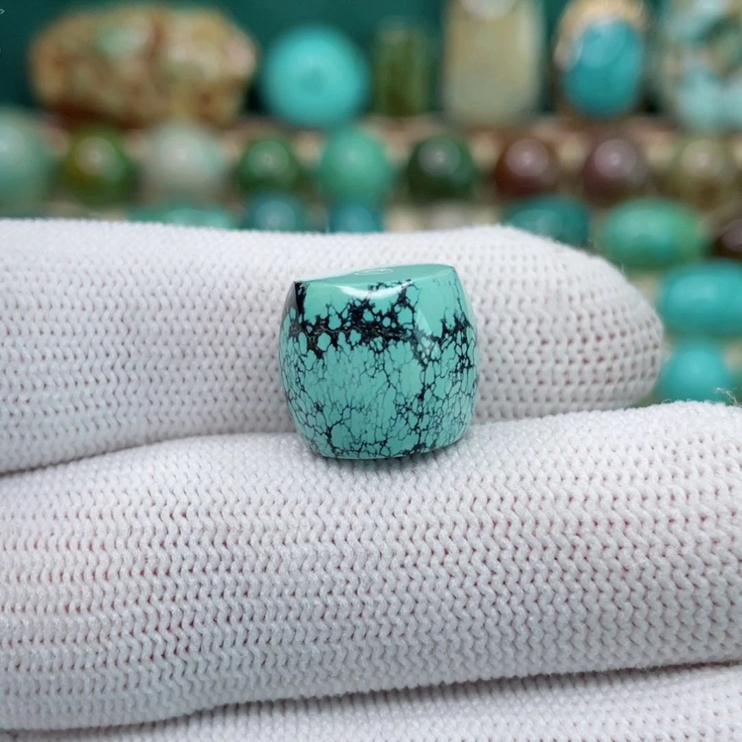 未镶嵌绿松石珠宝奇石E****?