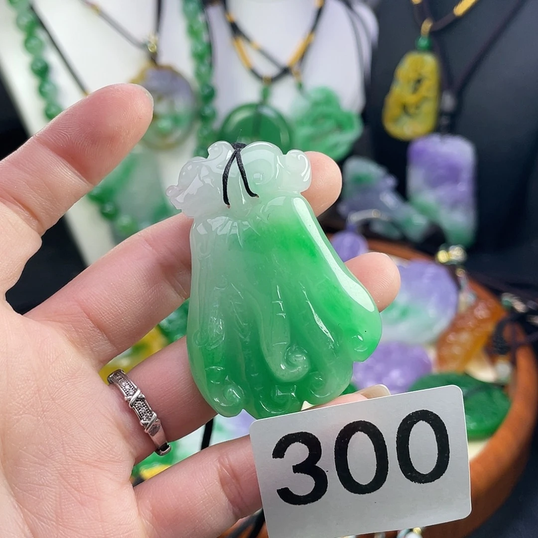 翡翠未镶嵌吊坠(赠链)