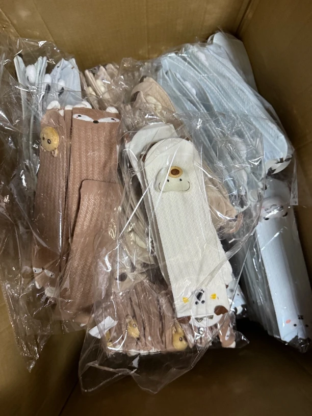 三双带公仔长筒防闻袜