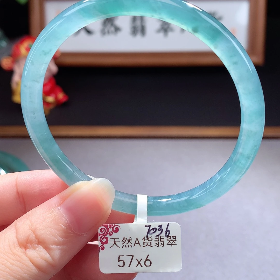 未镶嵌手镯（圆镯）翡翠