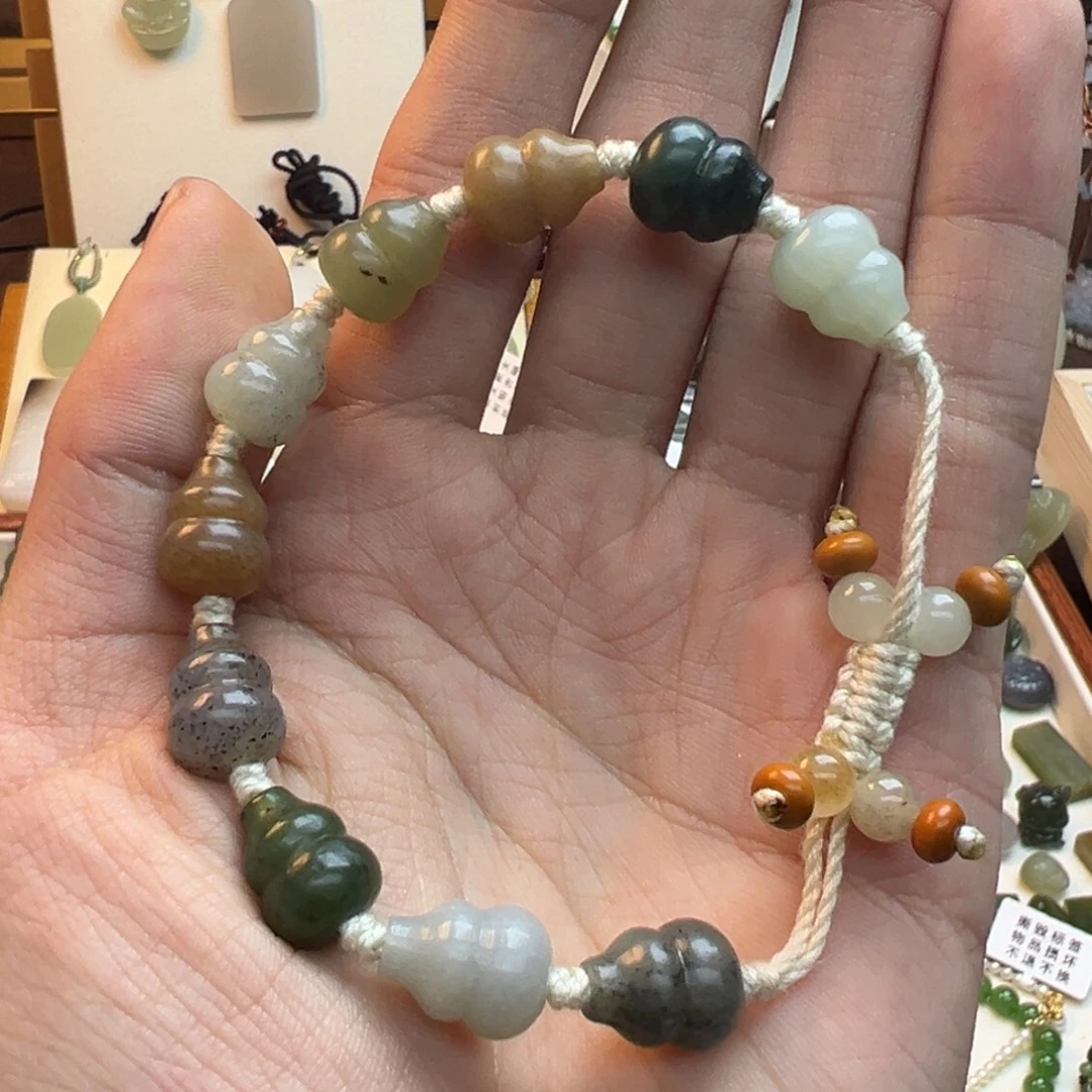 M***a和田玉未镶嵌耳饰