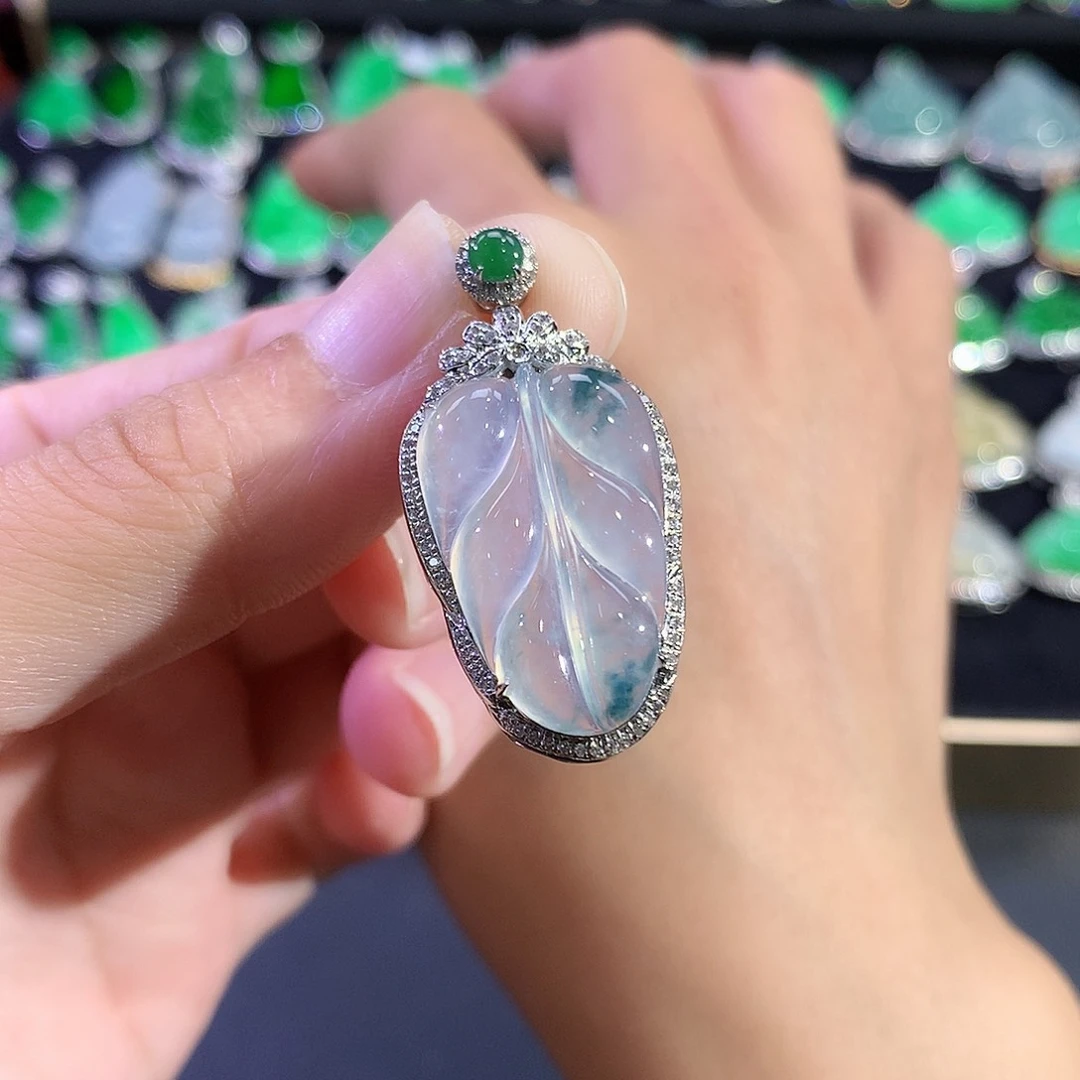 翡翠18K金镶嵌吊坠(赠链)