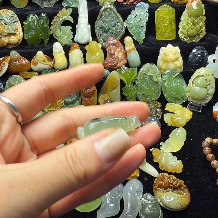 蛇纹石玉未镶嵌颈饰