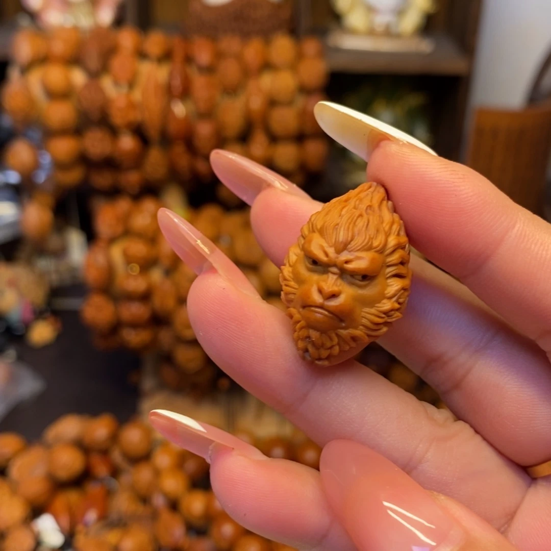 橄榄核吊坠孙悟空