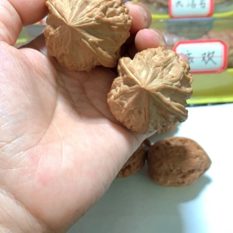 文玩核桃吊坠酒**目鸡头