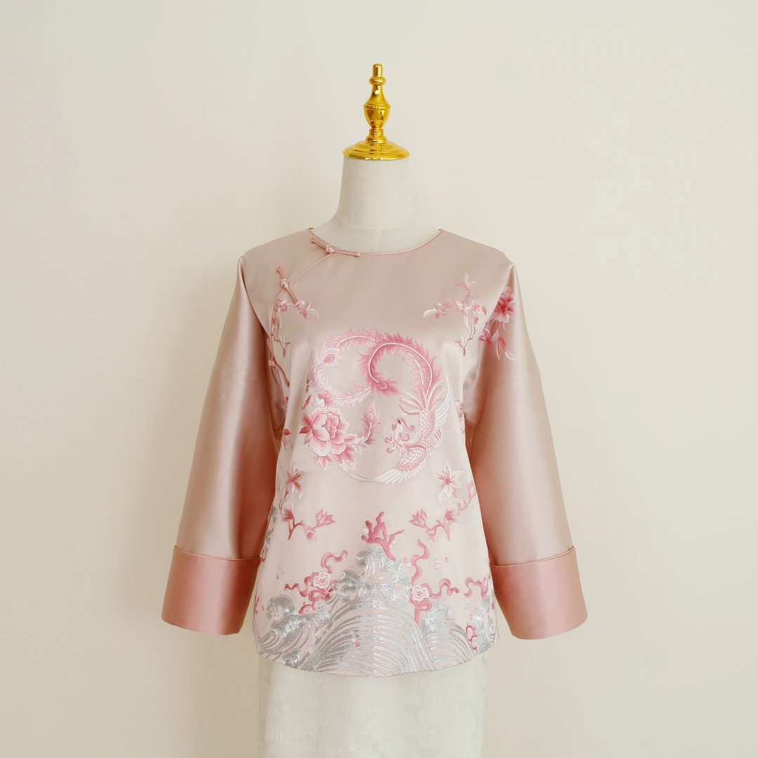 2025新中式国风女装 非遗手工刺绣 圆领偏襟设计凤舞花海刺绣上衣