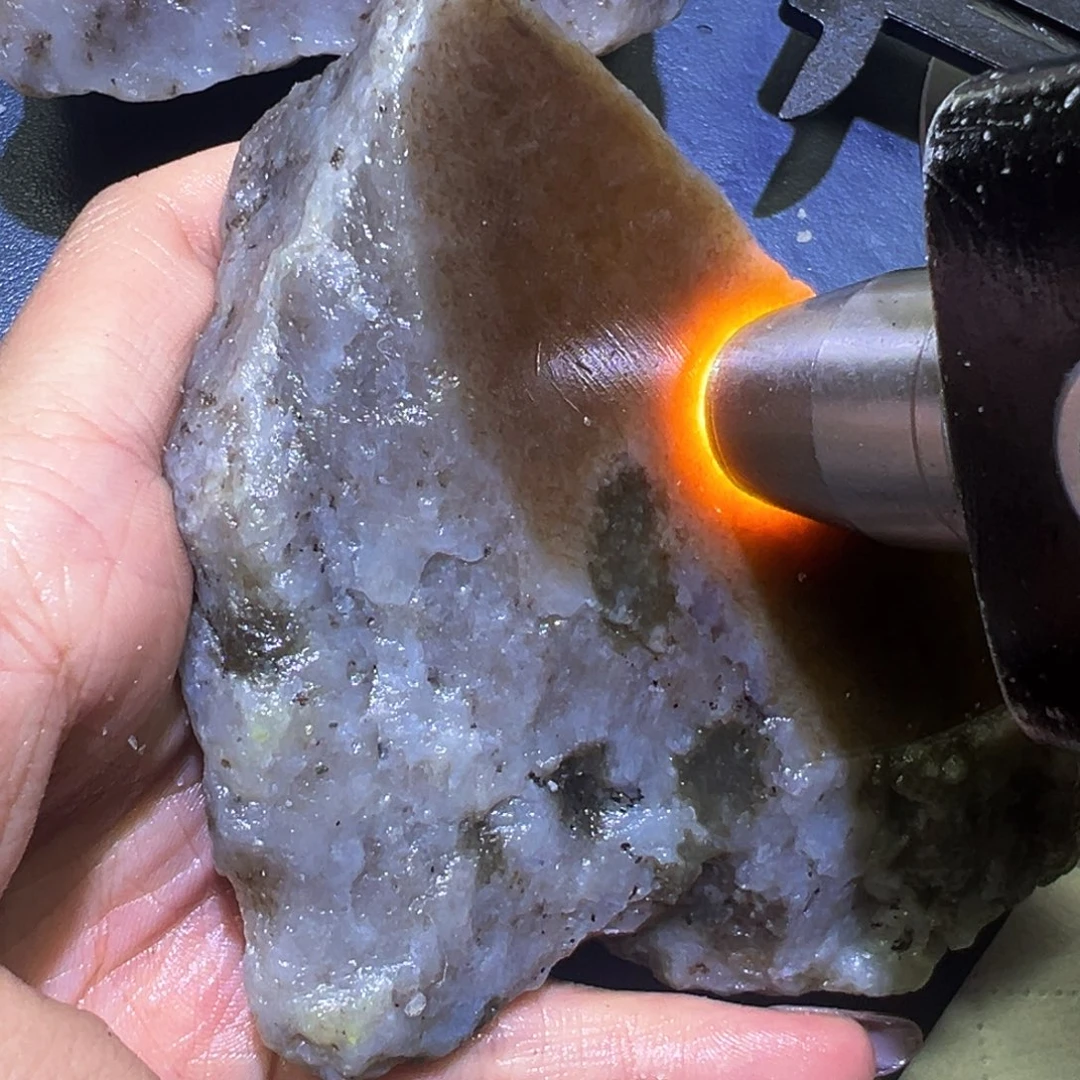 和田玉（翠青玉）未镶嵌珠宝半成品