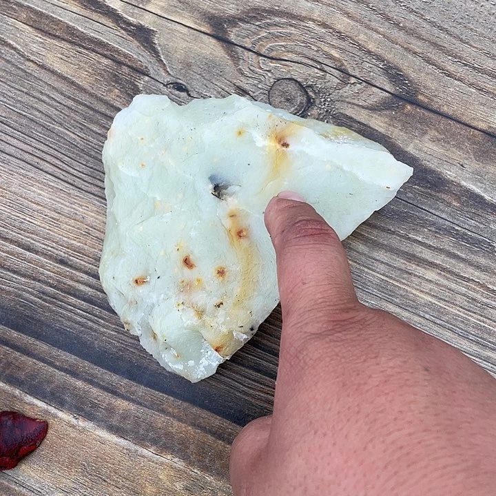 蛇纹石玉未镶嵌珠宝奇石