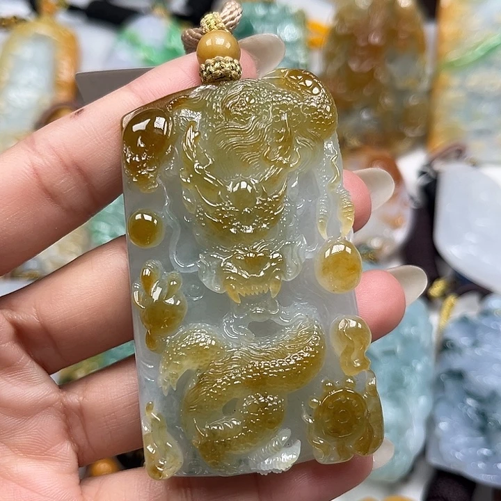 翡翠未镶嵌颈饰龙牌