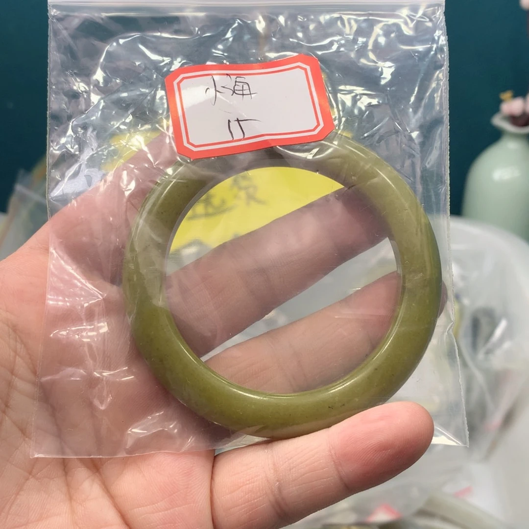 蛇纹石玉手镯未镶嵌小****萄