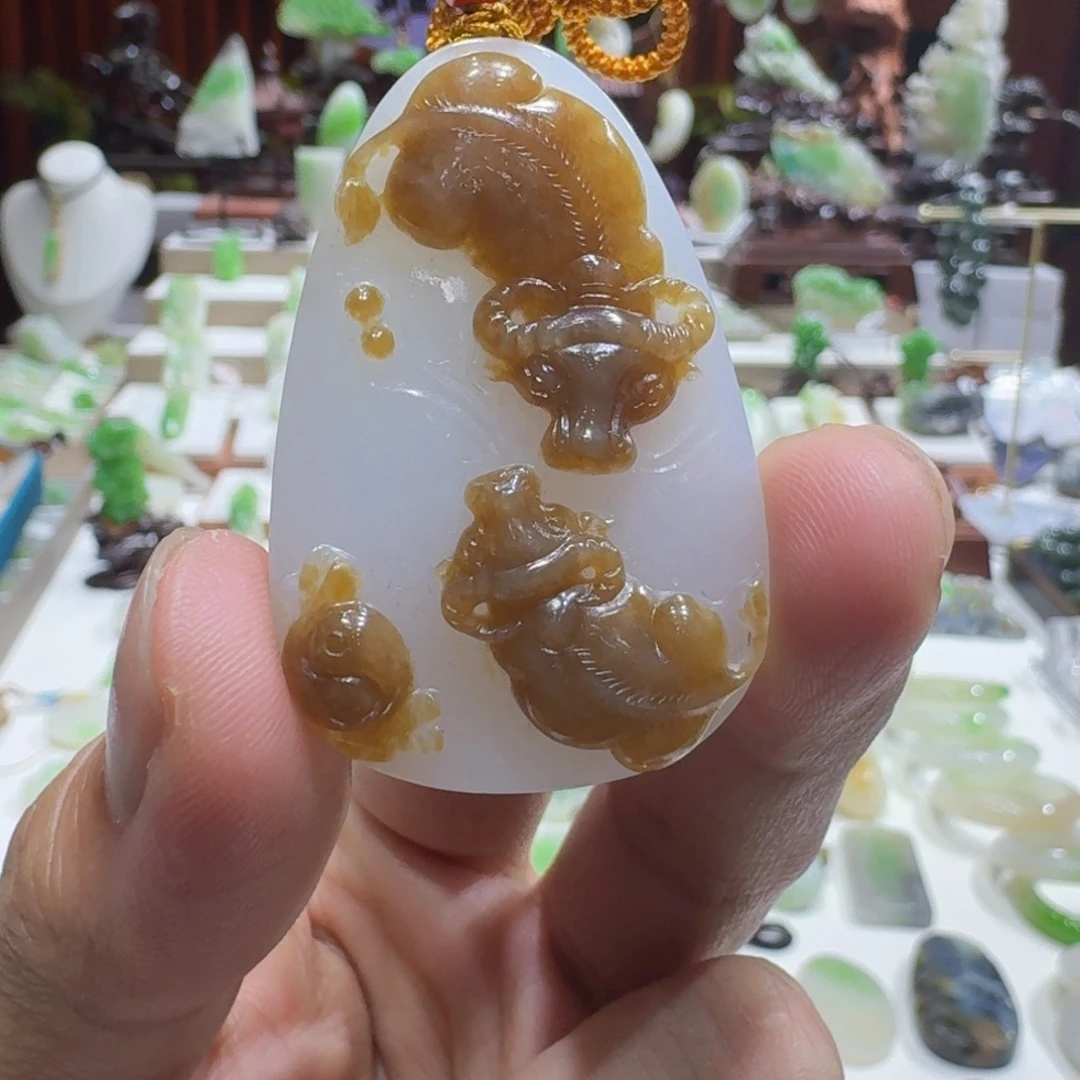和田玉（糖玉）未镶嵌挂件和田玉糖白扭转乾坤牌子