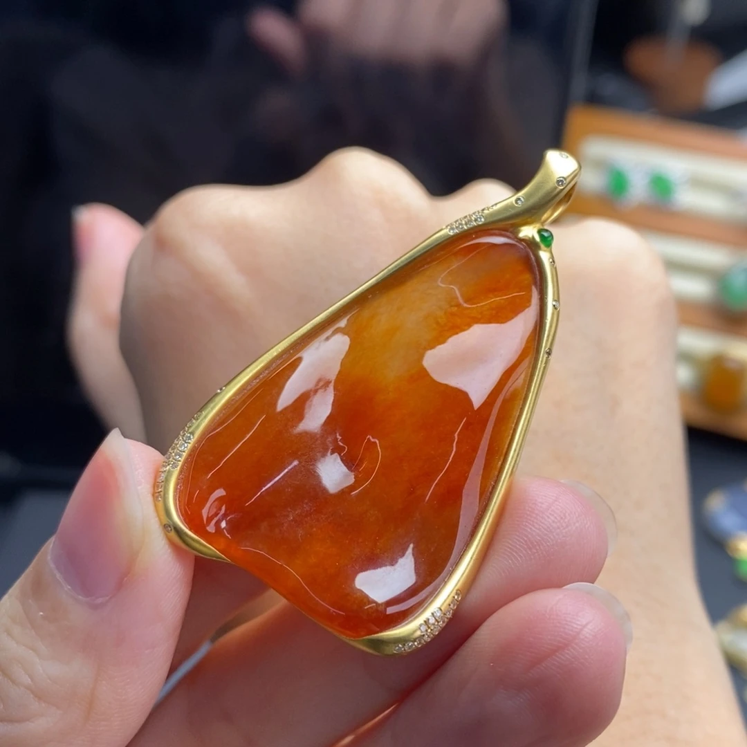 定制翡翠18K金镶嵌       冰红极简风格