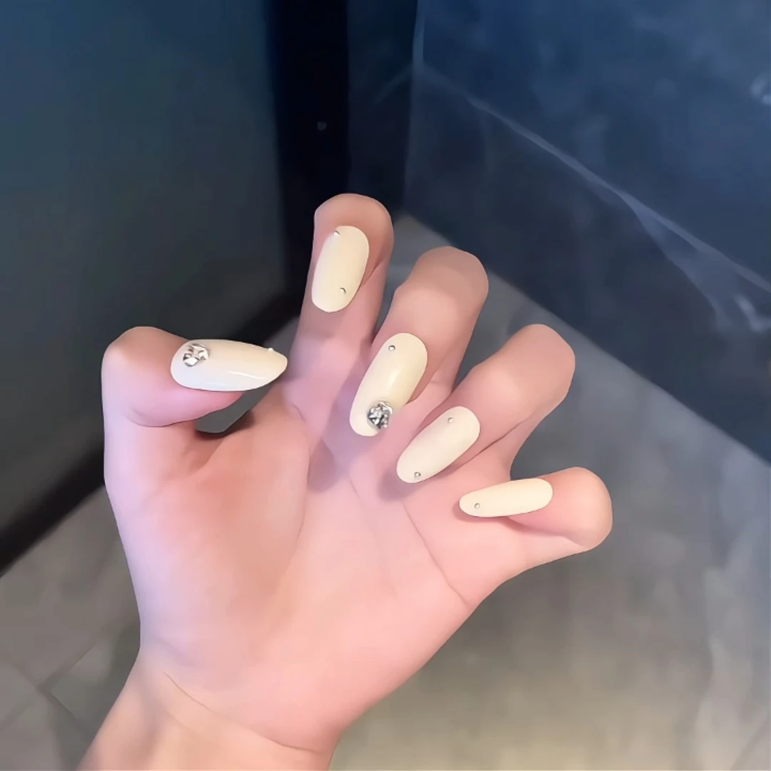 100%手绘纯手工穿戴甲秋冬香草奶油对点钻中椭圆甲可拆卸美甲片