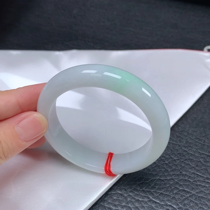 翡翠未镶嵌手镯