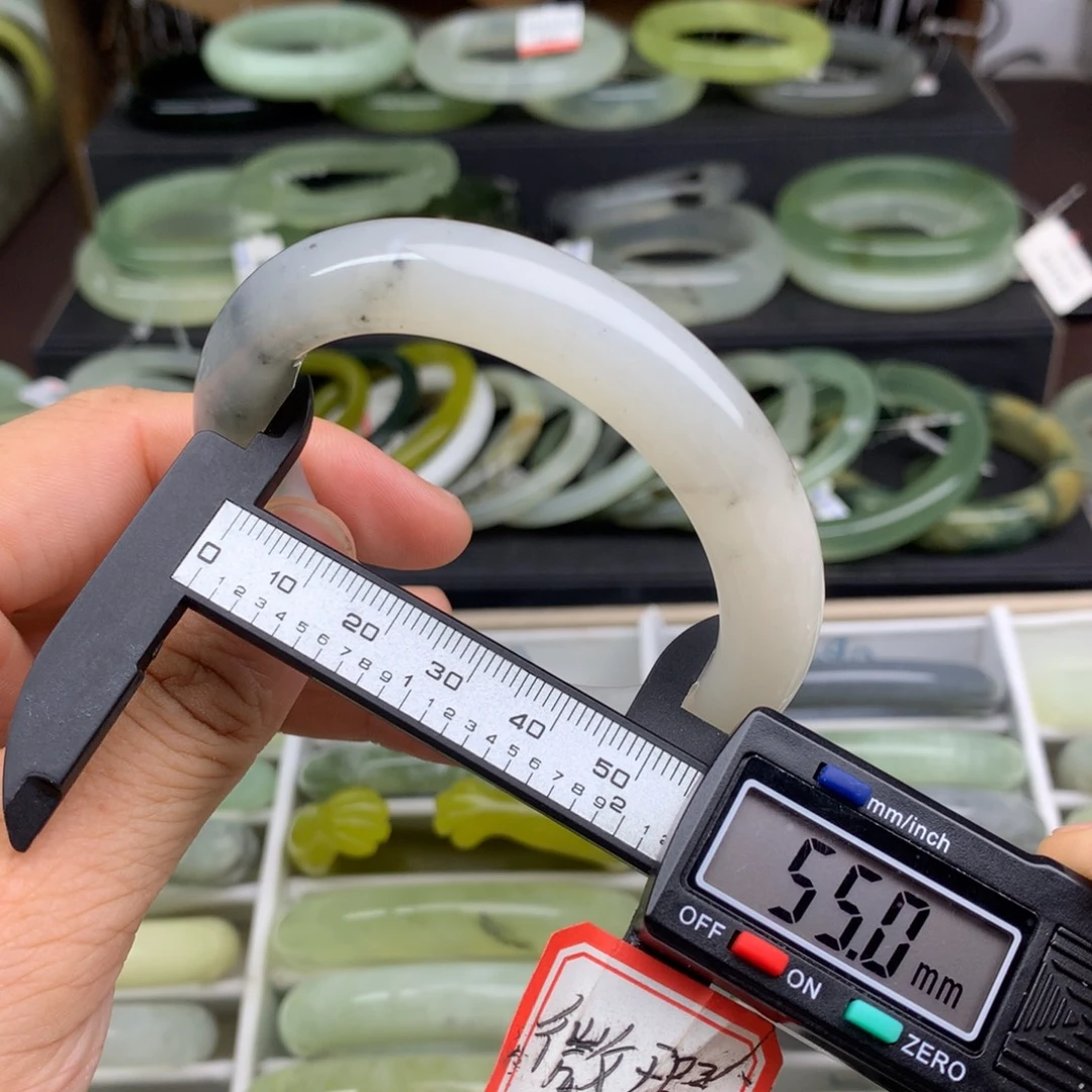 蛇纹石玉未镶嵌手镯572