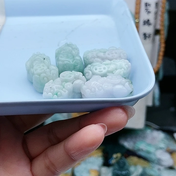 颈饰足铂镶嵌翡翠翡翠