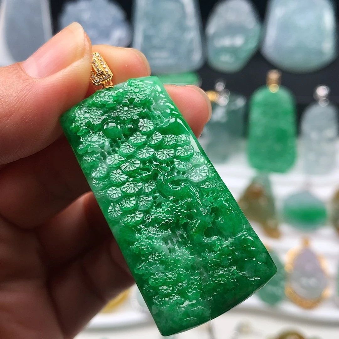 翡翠颈饰未镶嵌冰阳绿