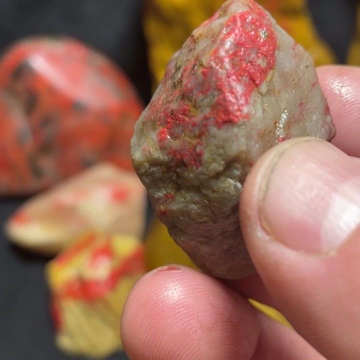 田黄石31克昌化鸡血石