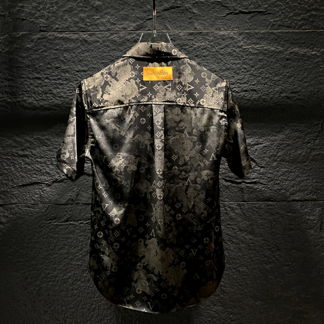 2025男款新款夏季潮牌轻奢痞帅高级感暗黑风满花翻领透气短袖衬衫