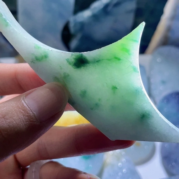 颈饰未镶嵌翡翠天然缅甸翡翠料子