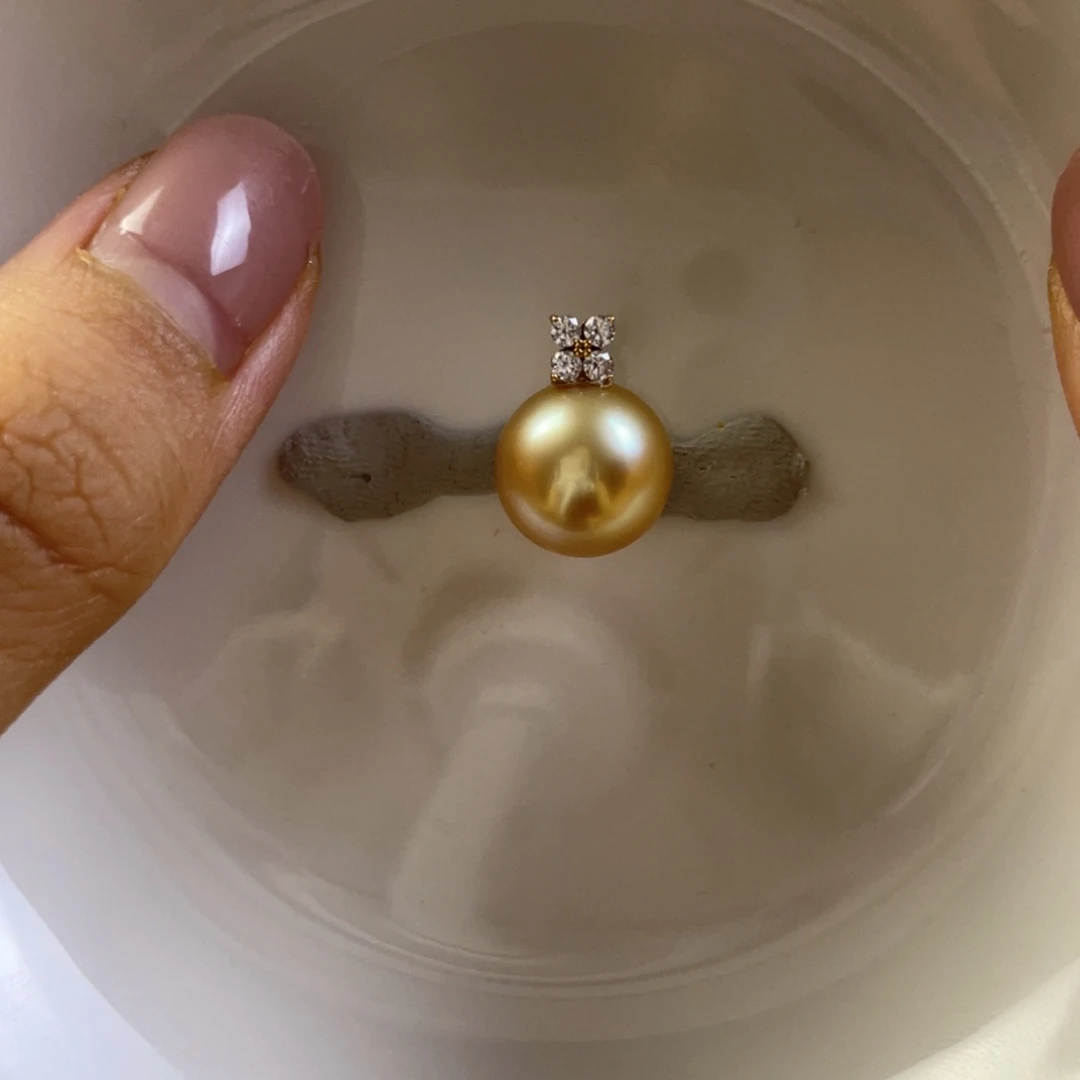 18K金镶嵌海水珍珠颈饰