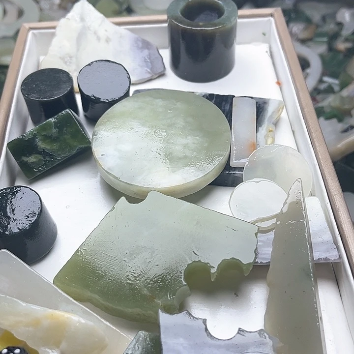 和田玉（糖玉）和田玉边角料9K金镶嵌全****营