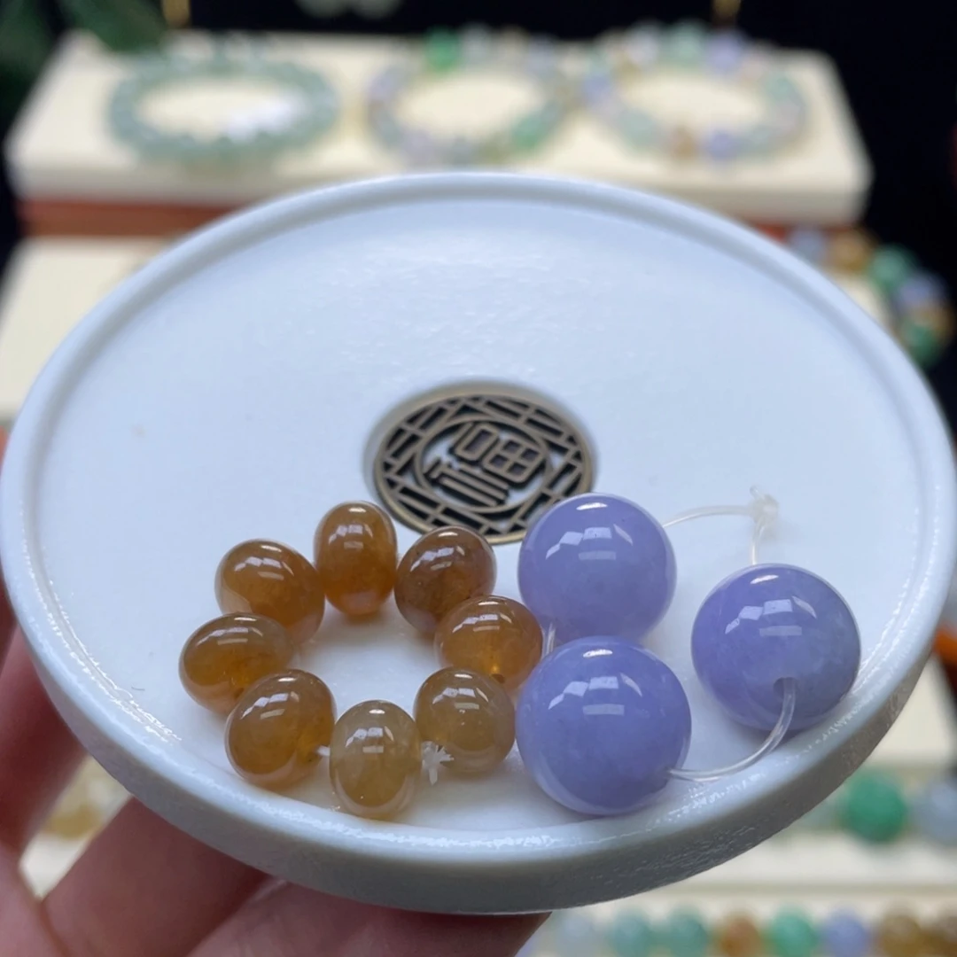 翡翠颈饰未镶嵌翡翠1个