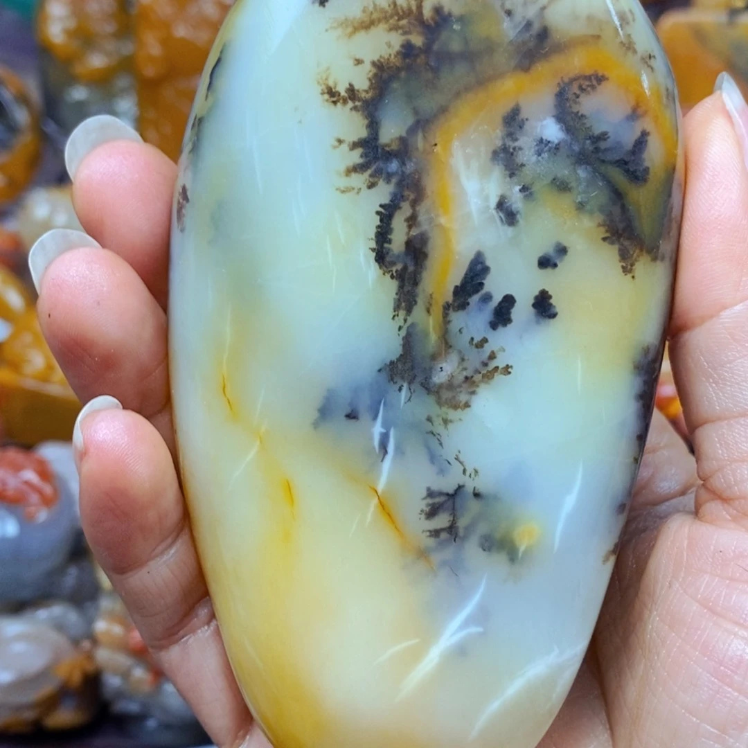 未镶嵌石英质玉（黄龙玉）颈饰