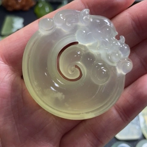 蛇纹石玉挂坠未镶嵌