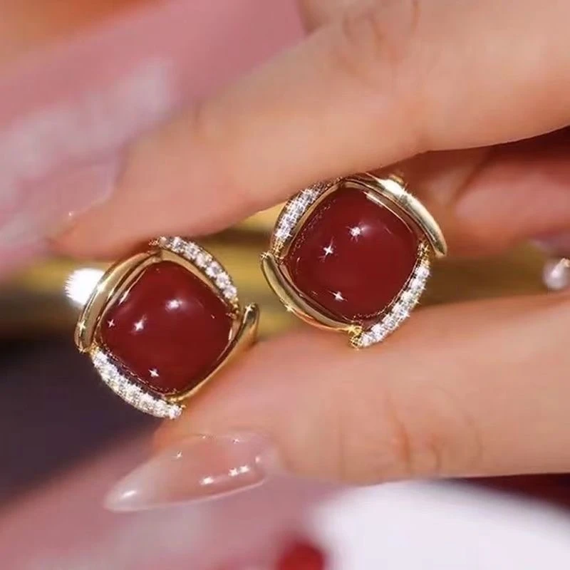 钛钢耳饰 2025新款潮气质红色方块小众防过敏耳钉女款高级感耳环