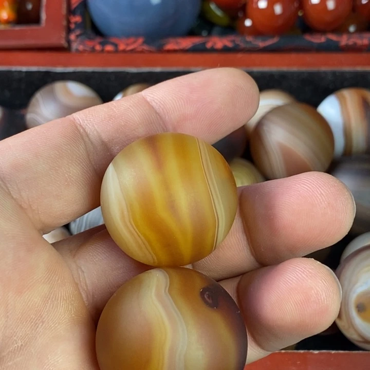 辛***亮玛瑙/玉髓未镶嵌珠2颗缠丝珠