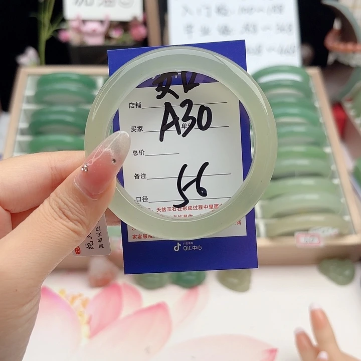 未镶嵌手镯石英质玉