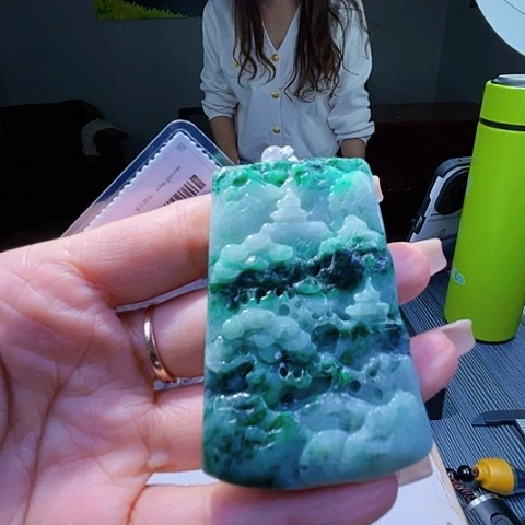 颈饰未镶嵌翡翠一个